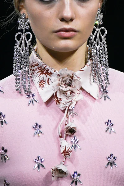 Look 2